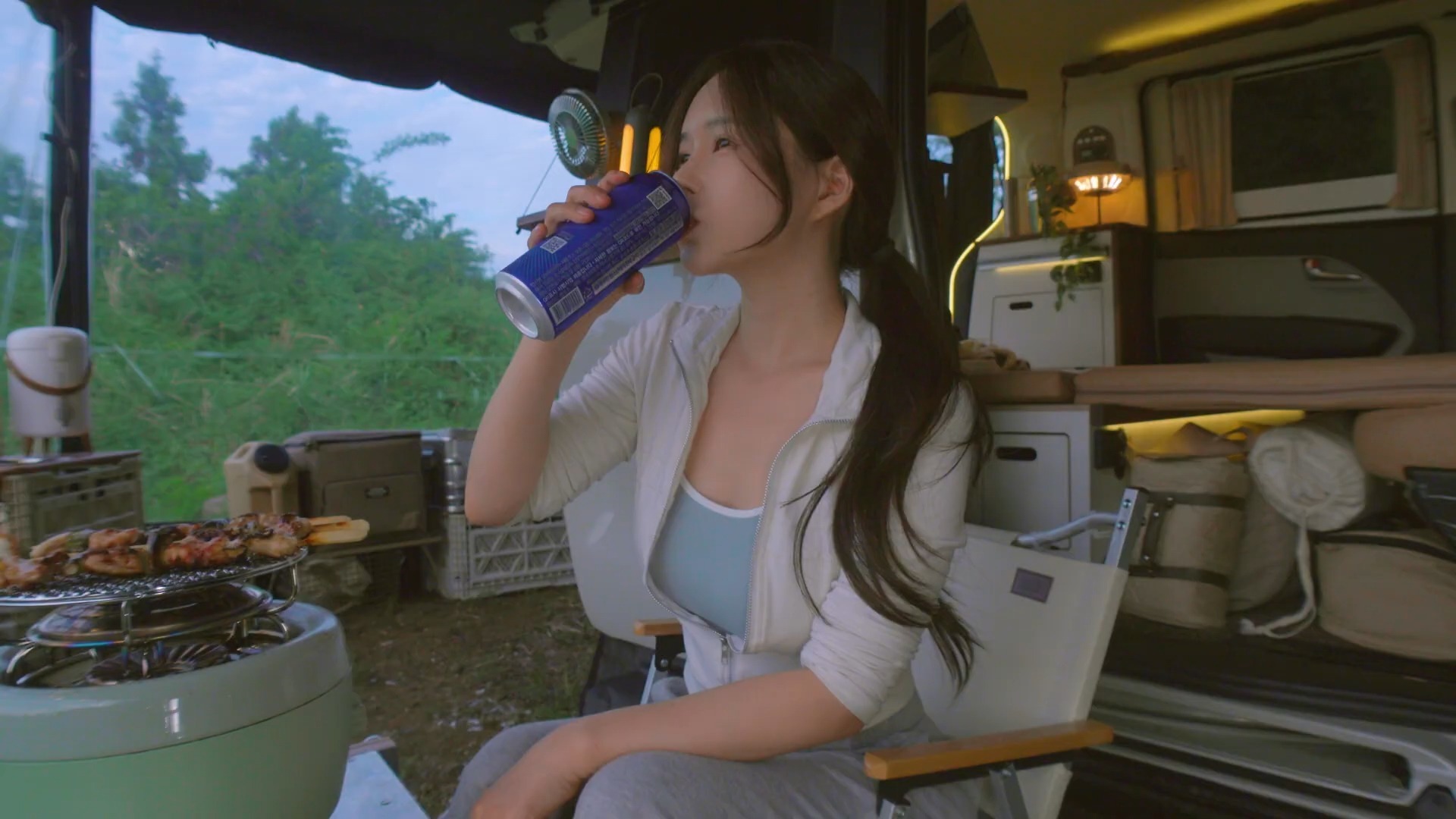 国铁集团：铁路暑运旅客发送量突破两亿人次